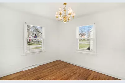 995 S Swain Avenue, Elmhurst, IL 60126 - Photo 4