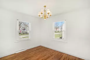 995 S Swain Ave, Elmhurst, IL 60126 - Photo 4