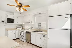 995 S Swain Ave, Elmhurst, IL 60126 - Photo 6