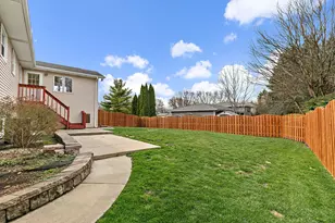 47 Lockman Cir, Elgin, IL 60123 - Photo 20