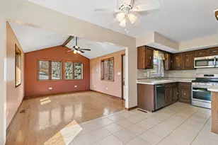 47 Lockman Cir, Elgin, IL 60123 - Photo 6