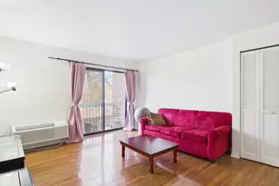 820 N Lakeside Dr, Vernon Hills, IL 60061 - Photo 4