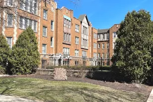 10925 S Longwood Dr, Chicago, IL 60643 - Photo 1