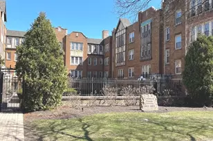 10925 S Longwood Dr, Chicago, IL 60643 - Photo 2