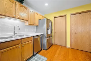 103 Fawn Ln, Elgin, IL 60120 - Photo 8