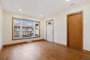 2821 W 102nd St, Evergreen Park, IL 60805 - Photo 8