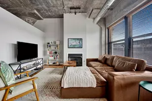 1070 W 15th St, Chicago, IL 60608 - Photo 2