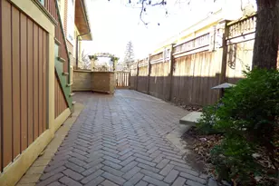 121 Monroe Ave, Elgin, IL 60123 - Photo 26