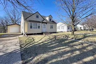 14 Blackhawk Hills Ct, Rock Island, IL 61201 - Photo 2