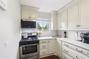 586 Fairway View Dr, Wheeling, IL 60090 - Photo 8