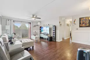 586 Fairway View Dr, Wheeling, IL 60090 - Photo 4