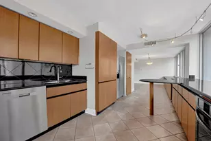 1 E Schiller St, Chicago, IL 60610 - Photo 6