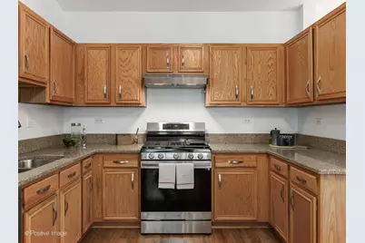 121 Commons Court, Wheeling, IL 60090 - Photo 4