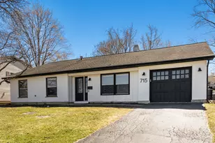 715 Surryse Rd, Lake Zurich, IL 60047 - Photo 2