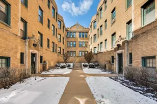 142 Clyde Ave, Evanston, IL 60202 - Photo 2