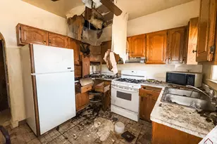 8640 S Bennett Ave, Chicago, IL 60617 - Photo 4