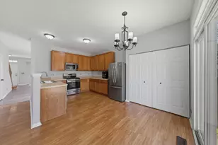 1053 Walker Ct, Antioch, IL 60002 - Photo 6