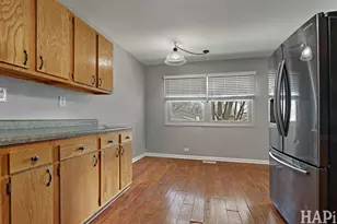 1308 Ridgeway St, Round Lake, IL 60073 - Photo 6