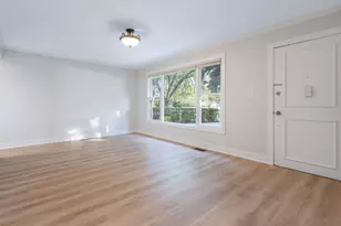 2008 Kirchoff Rd, Rolling Meadows, IL 60008 - Photo 8