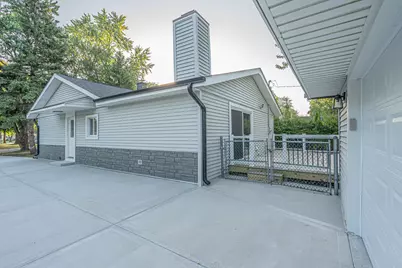 2008 Kirchoff Road, Rolling Meadows, IL 60008 - Photo 2