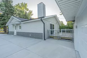 2008 Kirchoff Rd, Rolling Meadows, IL 60008 - Photo 2