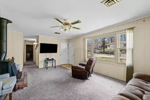 646 N Cove Ct, Decatur, IL 62521 - Photo 10