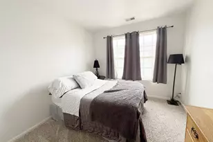 492 Holiday Ln, Hainesville, IL 60073 - Photo 8