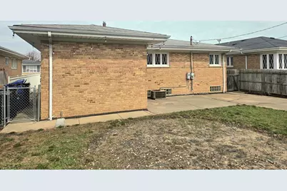 8517 W Carmen Avenue, Chicago, IL 60656 - Photo 4