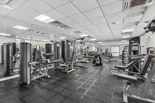 3930 N Pine Grove Ave, Chicago, IL 60613 - Photo 24