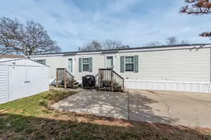 38569 N Sheridan Rd, Beach Park, IL 60099 - Photo 2