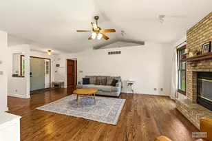 27 Hickory Loop Dr, Sandwich, IL 60548 - Photo 6