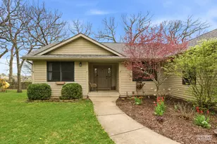 27 Hickory Loop Dr, Sandwich, IL 60548 - Photo 2