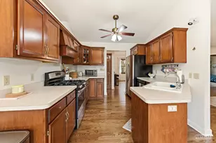 27 Hickory Loop Dr, Sandwich, IL 60548 - Photo 10