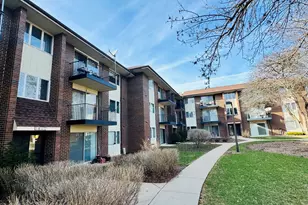 5S070 Pebblewood Ln, Naperville, IL 60563 - Photo 2