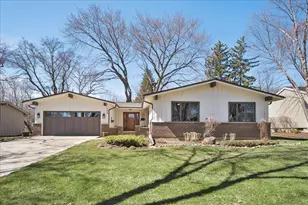 122 Williamsburg Dr, Bartlett, IL 60103 - Photo 1
