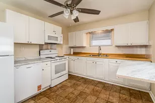 202 S Bush Ave, Hurst, IL 62949 - Photo 12