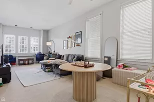 1337 W Barry Ave, Chicago, IL 60657 - Photo 4