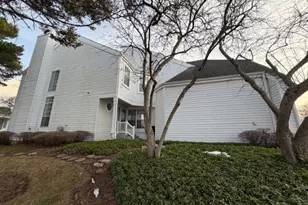 428 Country Ln Ct, Wauconda, IL 60084 - Photo 2