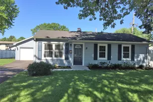 2 Sweetbriar Ct, South Elgin, IL 60177 - Photo 1