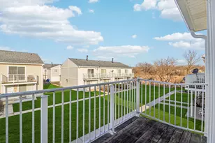 452 Meadow Green Ln, Round Lake Beach, IL 60073 - Photo 24