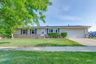 111 E Magnolia St, Arlington Heights, IL 60005 - Photo 2