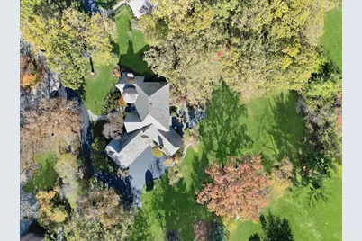 2041 Tremont Court, Libertyville, IL 60048 - Photo 2