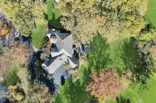 2041 Tremont Ct, Libertyville, IL 60048 - Photo 2