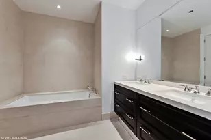 118 E Erie St, Chicago, IL 60611 - Photo 30