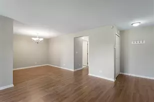 207 Norfolk Ct, Roselle, IL 60172 - Photo 10