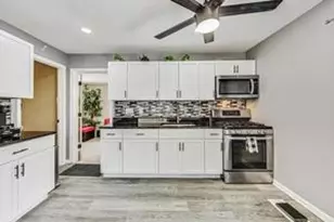 318 Marquette St, Park Forest, IL 60466 - Photo 6