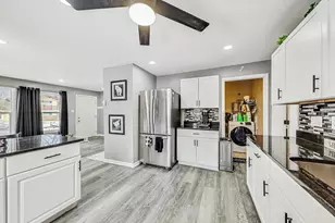 318 Marquette St, Park Forest, IL 60466 - Photo 8