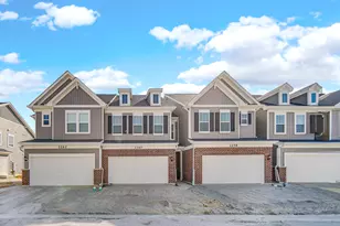 2260 Horseshoe Cir, Naperville, IL 60564 - Photo 2