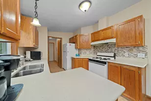 216 Meadowlark Ln, Sandwich, IL 60548 - Photo 10