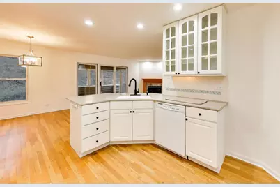 325 N Water Street #325, Batavia, IL 60510 - Photo 8